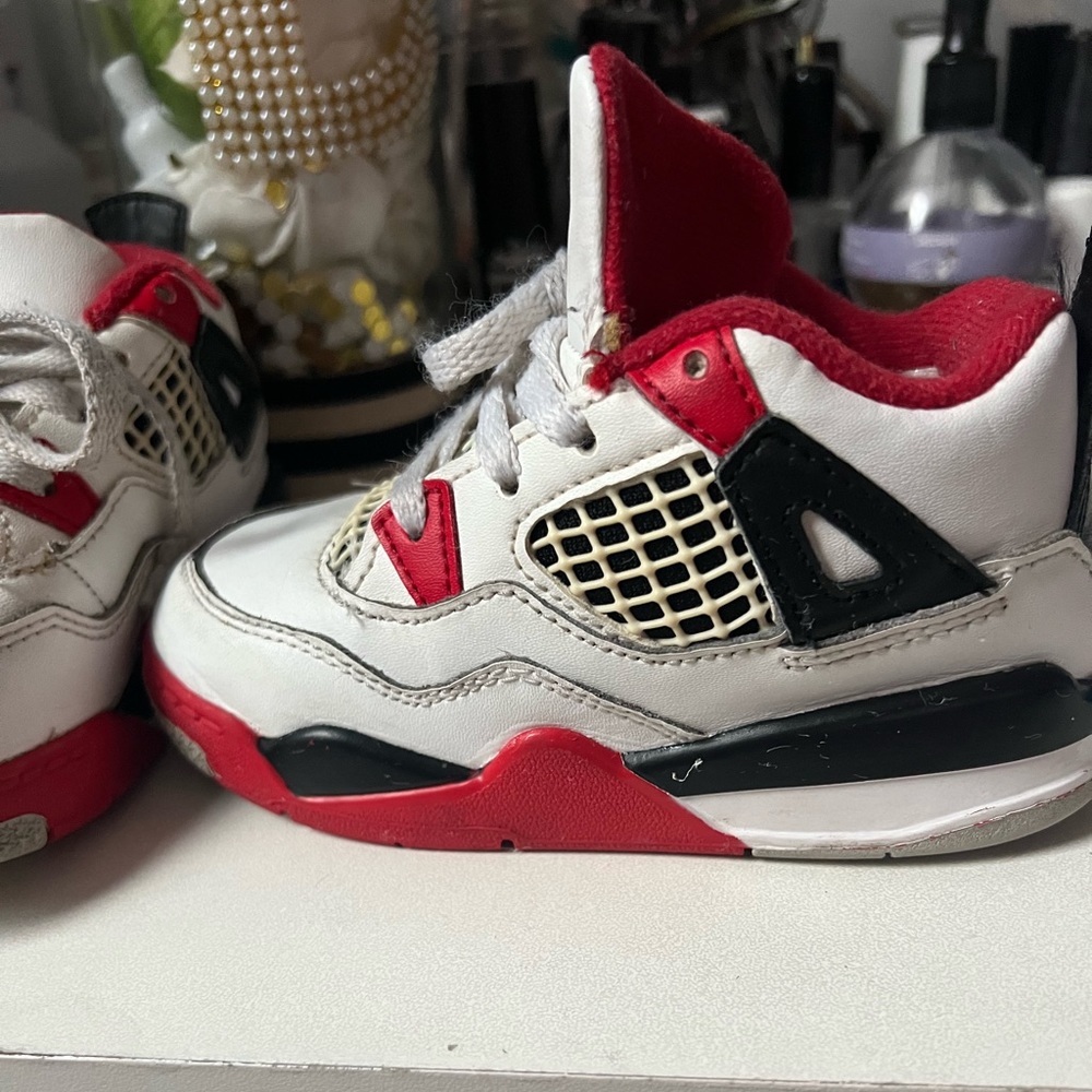 Jordan retro 4s size 8 toddlers